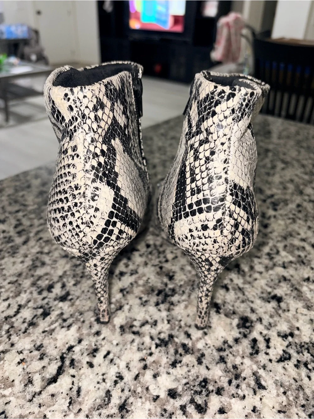 Snake-Print Pointed Toe Ankle Boots - Black & white